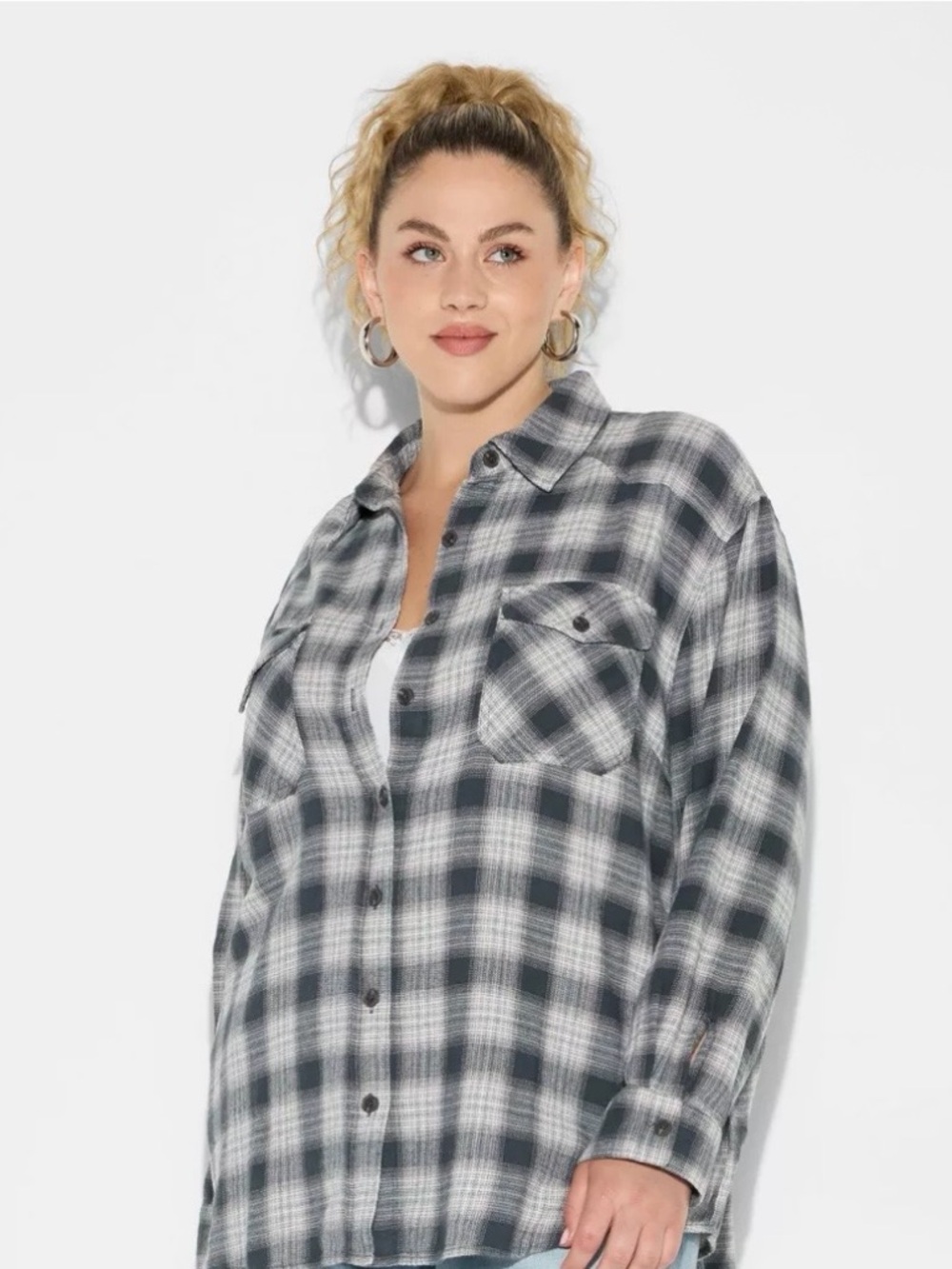 NWT Wild Fable Black and White Plaid Button-Down Shirt. Size Large.